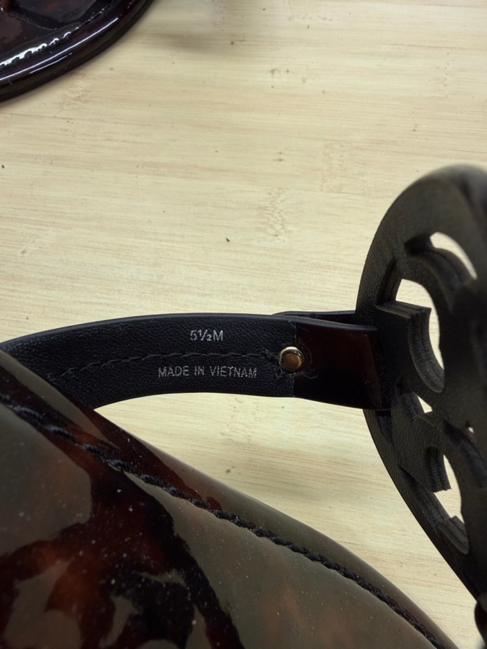 Tear Tory Burch Dark Tortoiseshell Miller Jelly Sandals sz 5.5 - Picture 3 of 6